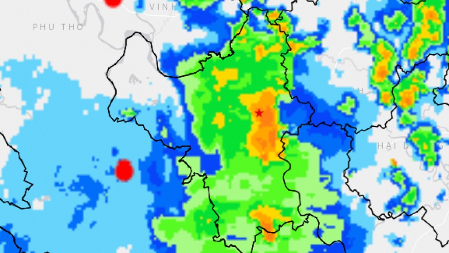 Nội thành Hà Nội cảnh báo mưa lớn, dông lốc và sét trong 4 giờ tới